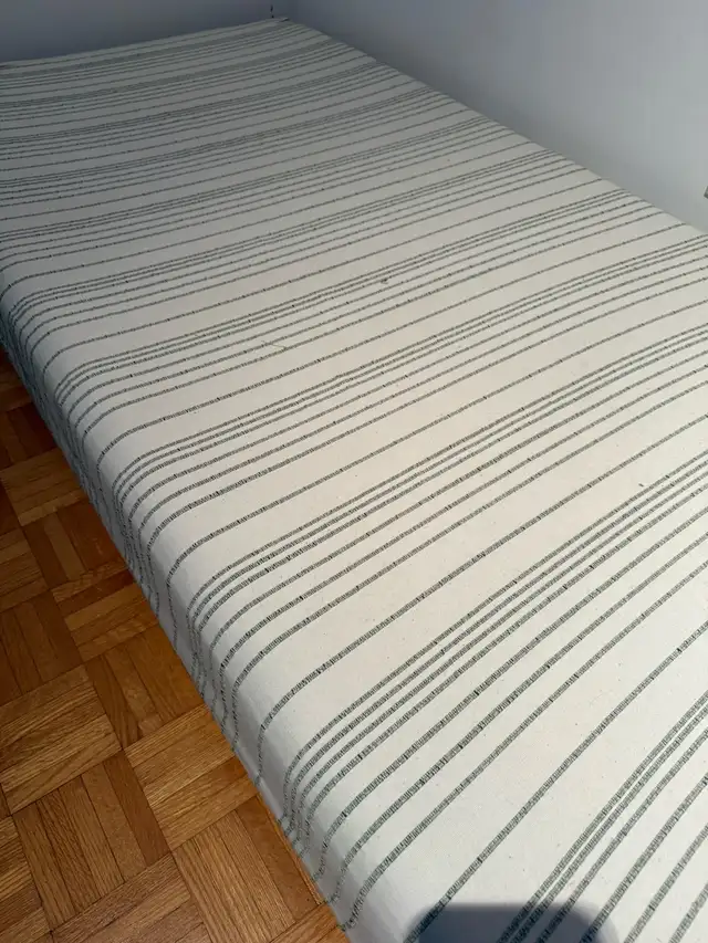 Base de lit et matelas in Beds & Mattresses in Longueuil / South Shore - Image 5