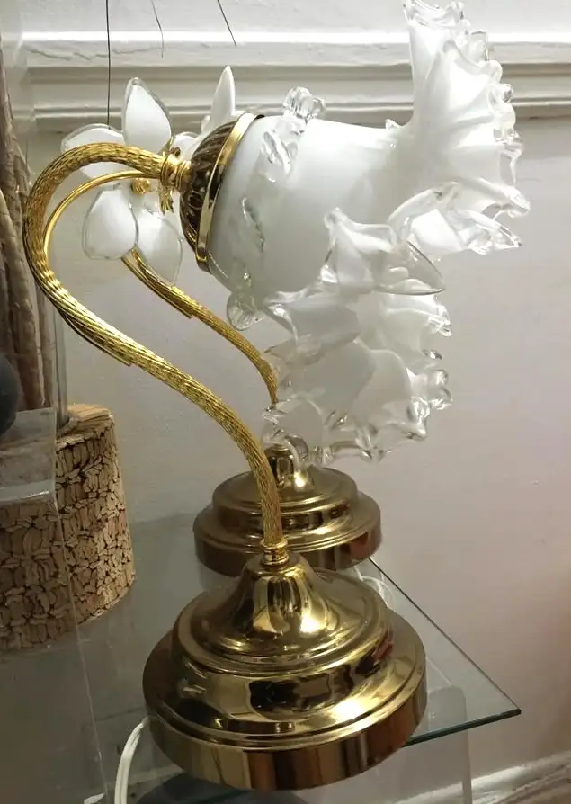 2 Excellent Vintage White Glass Murano Floral Table Lamps $285 in Indoor Lighting & Fans in City of Montréal - Image 4