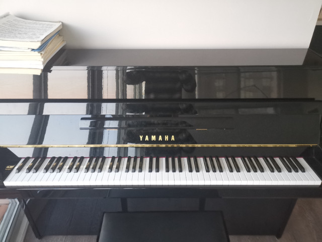 Moving Sale - Upright Yamaha B1 Piano Made in 2021 - Like New in Pianos & Keyboards in City of Toronto - Image 3