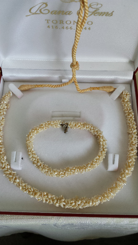 Pearl Necklace and Bracelet in Jewellery & Watches in Kitchener / Waterloo