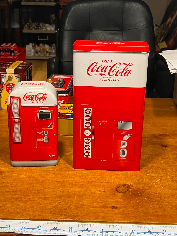 Coca-Cola X2 7"&10" Vending Machine Tin DRINK COCA-COLA BOTTLES dans Art et objets de collection  à Longueuil/Rive Sud