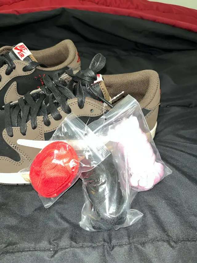 travis scott air jordan 1 low in Men's Shoes in Mississauga / Peel Region - Image 6