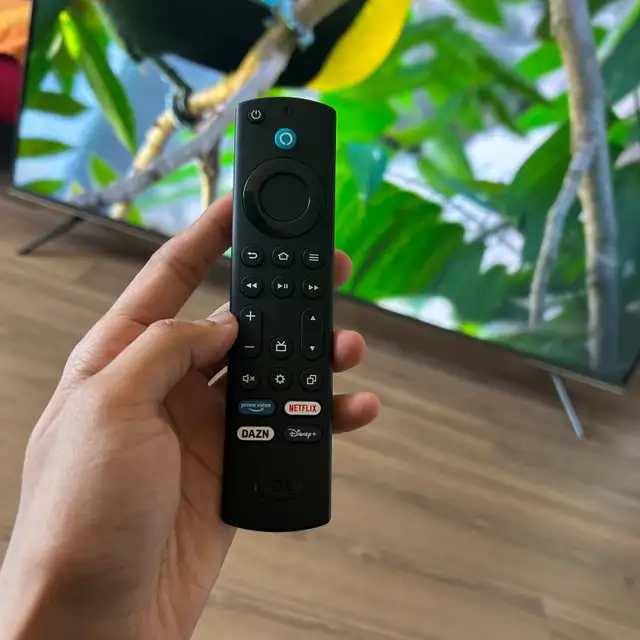 Amazon 50" 4K QLED Omni Fire TV - Smart Tv in TVs in Ottawa - Image 4