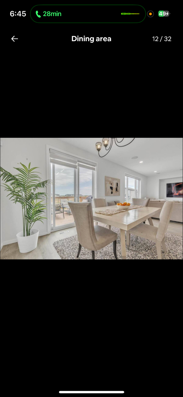 Spacious 4-Bedroom Family Home Overlooking the Lake in Manitoba in Canada - Image 5