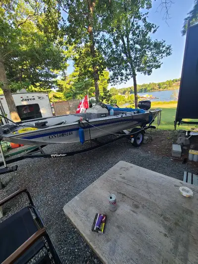 1998 Fisher Dominator 17 1998 Fisher Dominator 17ft fishing boat with 1998 Mercury Force 40hp 2 stro...