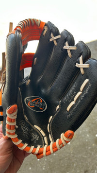 Rawlings 11 inch baseball glove - left 