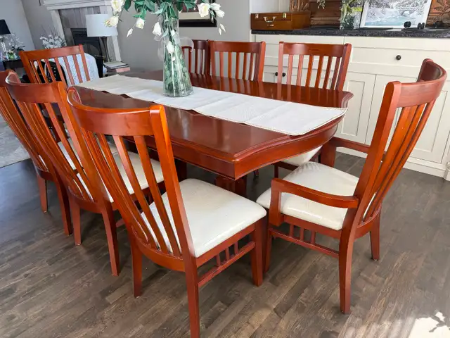 Dining Table & 8 chairs