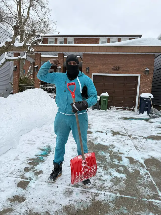 SNOW REMOVAL SERVICES - TORONTO64985459232129122