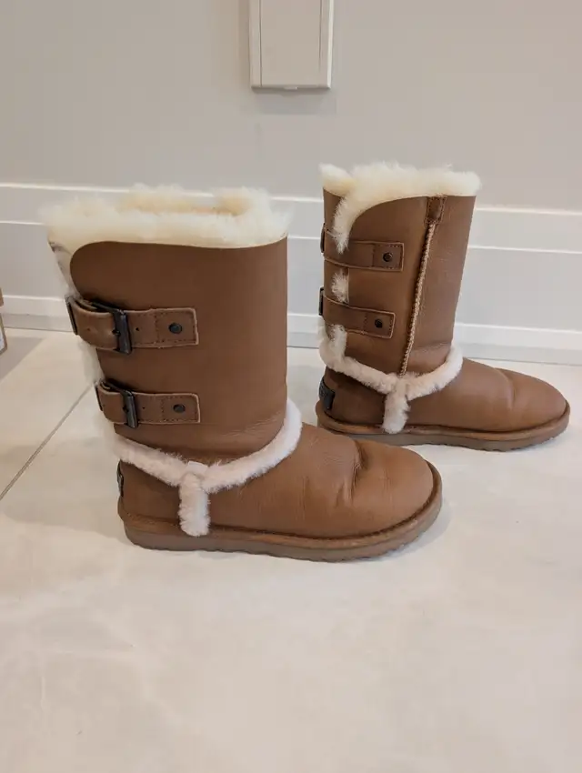 UGG Australia Skylah Sheepskin Boots Vintage Chestnut Size 6 in Women's - Shoes in Markham / York Region - Image 5