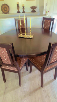  Dining table with 6 chairs 