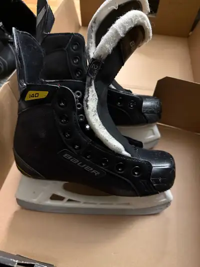 Bauer Supreme 140 Ice Skates size 2 - shoe size 3, View more