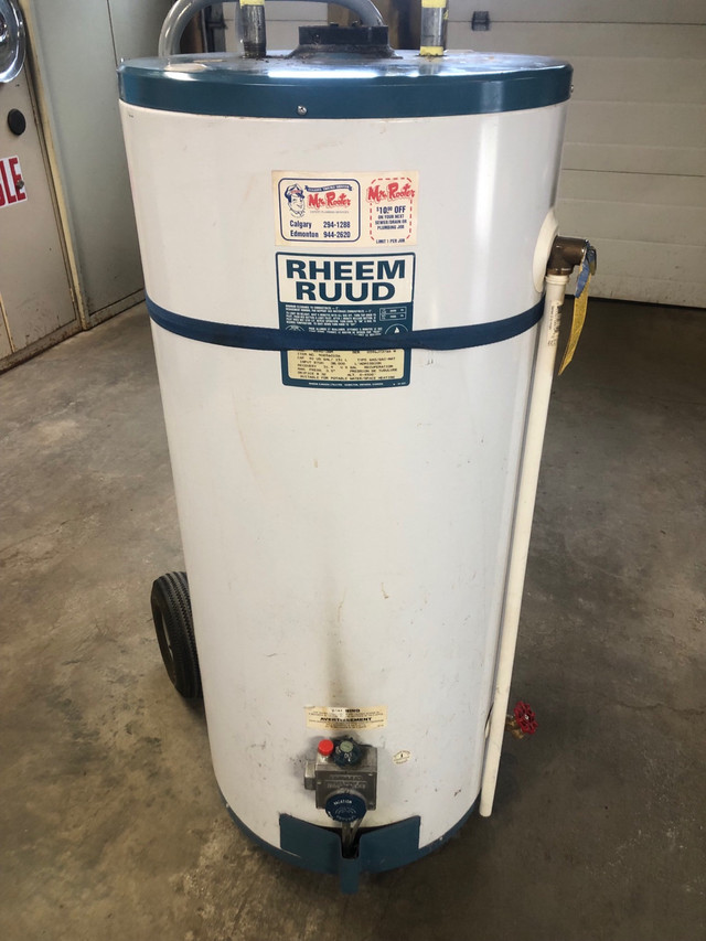 Hot water heater  40 gallons.  Works fine. in Heaters, Humidifiers & Dehumidifiers in La Ronge