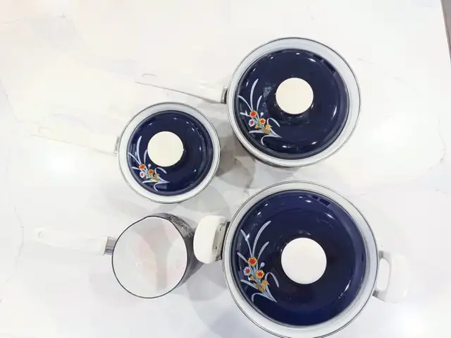 Sanko Ware Kikyo Enamel Cookware Set 7pc - Made in Japan in Kitchen & Dining Wares in Oakville / Halton Region - Image 4