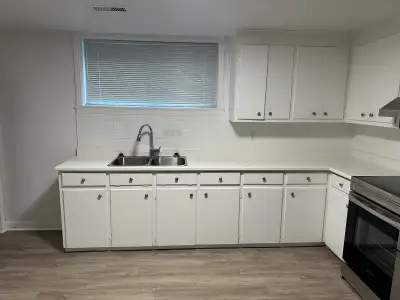 Two bright bedrooms are available in a clean three-bedroom lower unit. Ideal for quiet and respectfu...