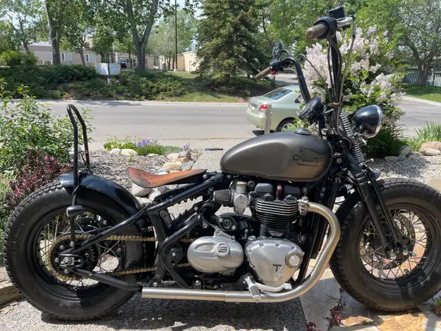 Custom Triumph Bobber 2018 in Street, Cruisers & Choppers in Calgary - Image 2