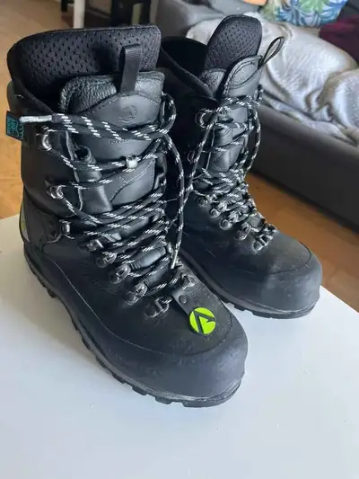 Chaussures d’élagage avec protection contre la tronçonneuse, View more