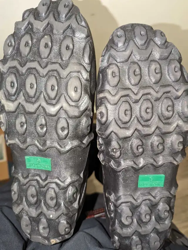 Three pair of brand new boots waterproof in Multi-item in City of Toronto - Image 8