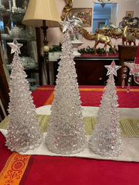 Set of 3 lighted Christmas trees / 3 sapins de noel illuminé