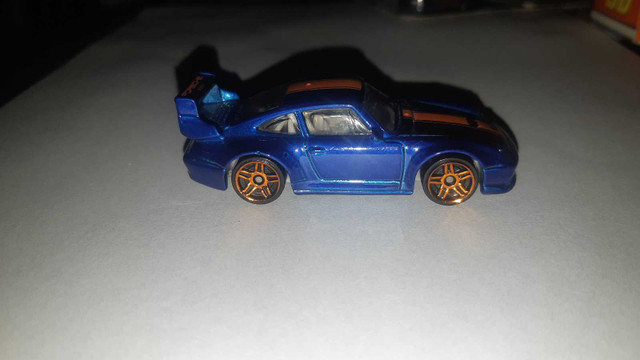 Porsche 993 GT2 loose Hot Wheels Showroom 2016 in Toys & Games in Guelph - Image 4
