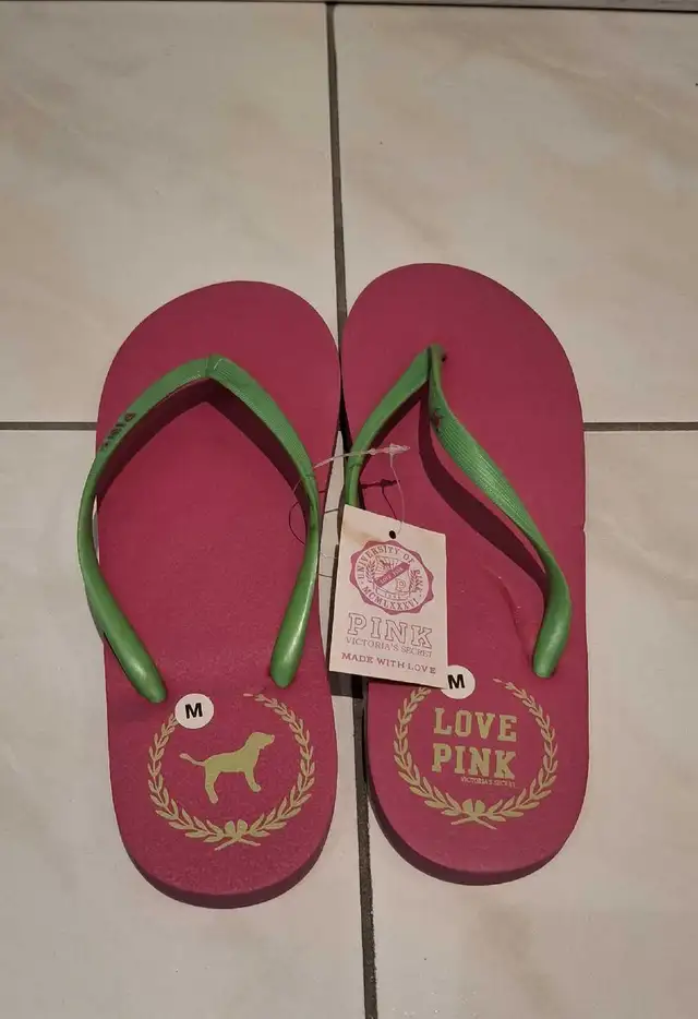 *Brand New* Victoria Secret PINK Flip Flops (Pink) Size 5/6