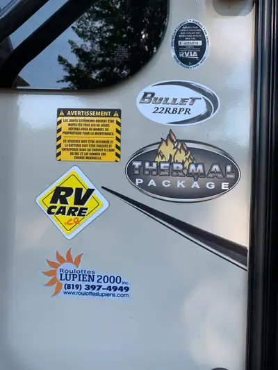 Bullet Premier 22RBP 2016. Roulotte compacte et bien équipée. Air climatisé 13,500 BTU ( neuve de 20...