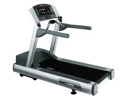 LIFE FITNESS 95Ti COMMERCIAL TREADMILL - Very good Condition Features: Exercise Programs include: Ma...