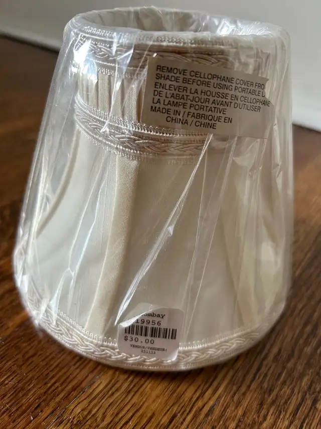 lamp shade in Indoor Lighting & Fans in Mississauga / Peel Region - Image 4