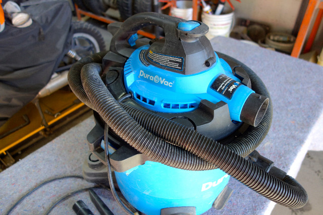 DURAVAC 3L Shop Vac with removable blower attachment and tools. in Power Tools in Calgary