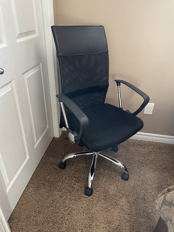 Office Arm Chair in Chairs & Recliners in Guelph