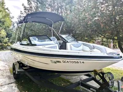 Bateau Larson LSR 2100 a vendre 2014 Moteur Mercruiser V6 4.3L 220hp avec seulement 400 heures 2014...