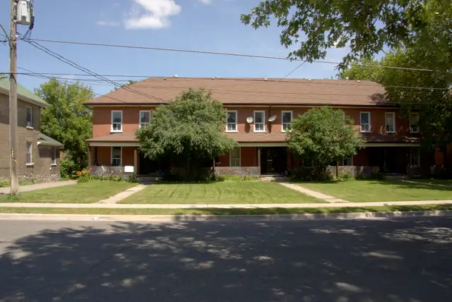 Large Spacious 1 Bedroom Upper Apartment Unit