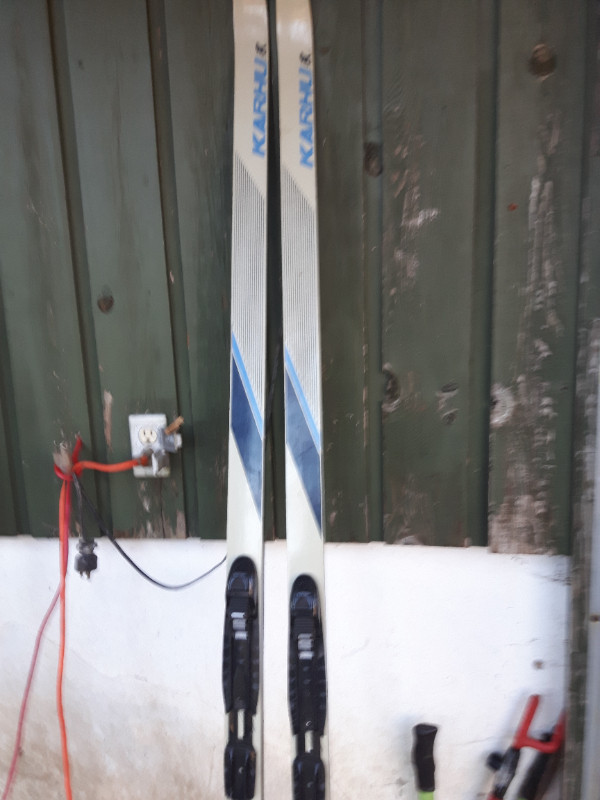 KARHU X COUNTRY WAXLESS SKIS 200 CM in Ski in Gatineau