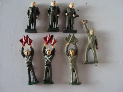 VINTAGE 7 WORLD WAR ONE CASTIRON TOY SOLDIERS, View more