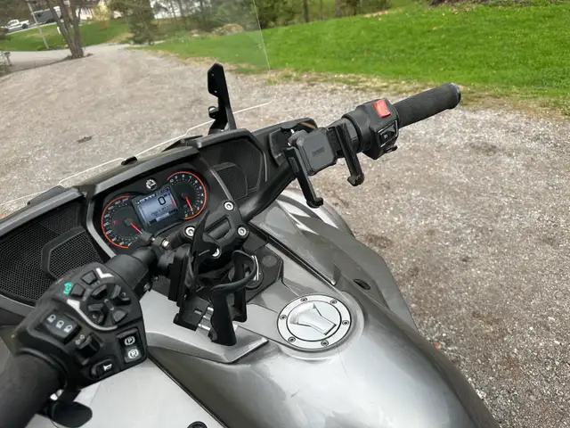 Can am Spyder F3 touring limited 2017 in Touring in Gatineau - Image 4