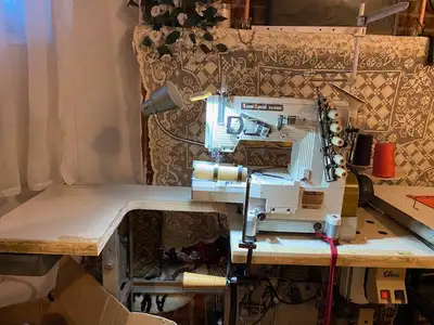coverstitch a vendre, tres bien entretenue, fonctione tres bien, silencieuse avec coupe fil. unclus:...