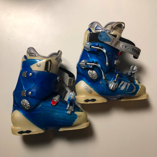 Tecnica Ultra Fit Adult Ski Boots 25.5 in Ski in Guelph