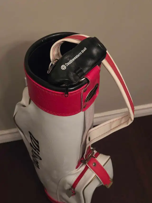 Vintage Wilson Sunday Youth Carry Golf Bag Nylon 32" White Red in Golf in St. Catharines - Image 8