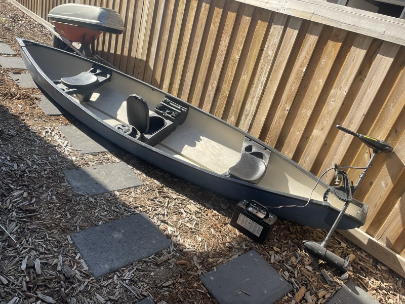 Mackinaw SS 15.6ft Canoe with trolling motor Canoes, Kayaks & Paddles
