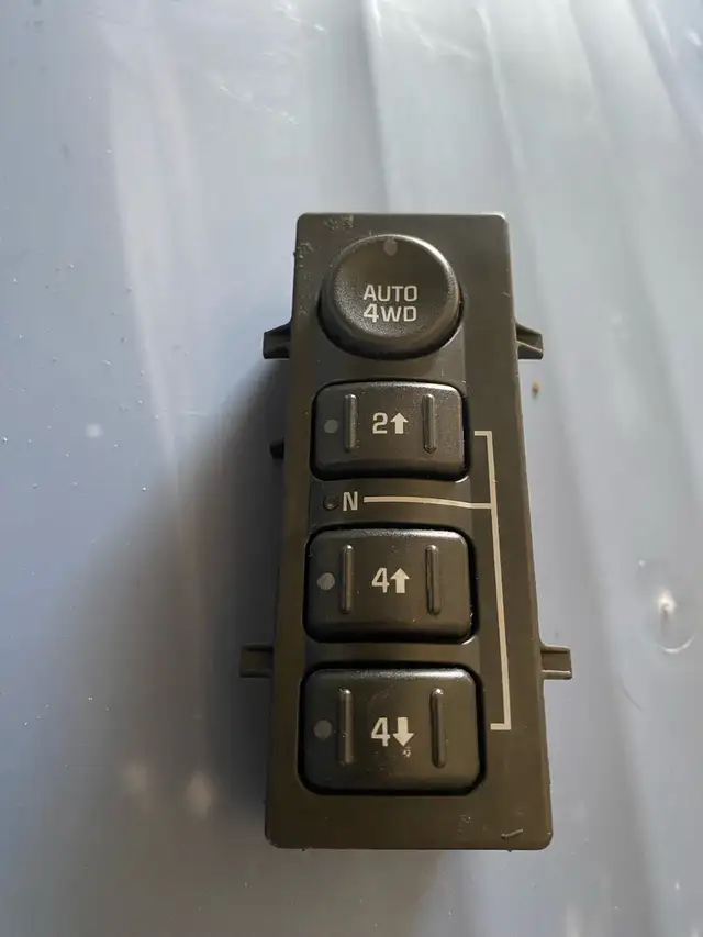 2003 - 2007 Silverado Avalanche Sierra parts in Auto Body Parts in London - Image 5