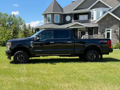 2020 F350 immaculate Super duty fully loaded, moonroof, Ford’s best heated/cooled massage seats, new...
