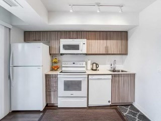 1 Bed 1 Bath Apartment in Long Term Rentals in City of Toronto - Image 4