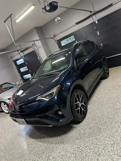2018 Rav4 SE Aprox 125,000kms Fully loaded Power windows / sunroof / heated steering / heated seats...
