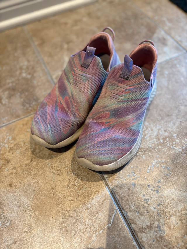 sketchers stretch shoes kids size 5 in Free Stuff in Ottawa - Image 2
