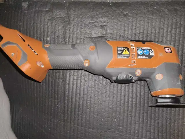 Ridgid Oscillating Tool  with 2ah battery in Power Tools in Hamilton - Image 3