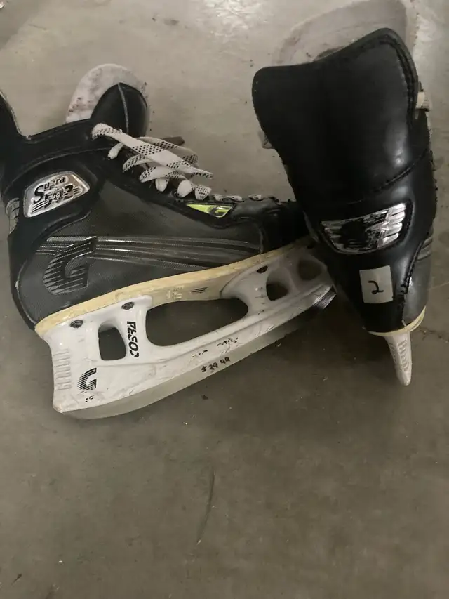 toddler and youth hockey and figure skating  skates in Skates & Blades in Owen Sound - Image 5