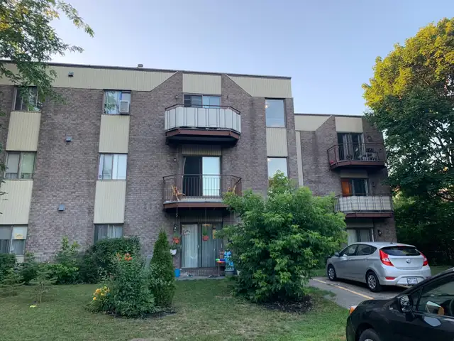 DORVAL, 4 1/2 a louer 2e etage pres services transport