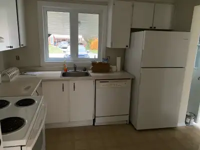 Townhouse, in Bells Corners, on Seyton Drive Perfect for 2 or 3 persons. Students welcome. A 2 bedro...