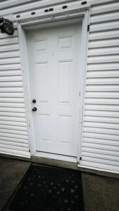 Ground level 2 bedroom basement. Features: - Bright and spacious suite - 2 bedrooms + 1 full bathroo...