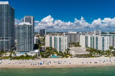 CONDO À LOUER DIRECTEMENT AU BORDDE LA MER À HOLLYWOOD AU TIDES, View more