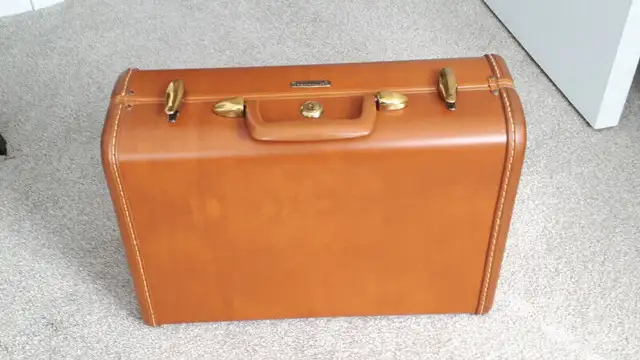 Samsonite Vintage Overnight Vanity Case in Other in Oakville / Halton Region - Image 2